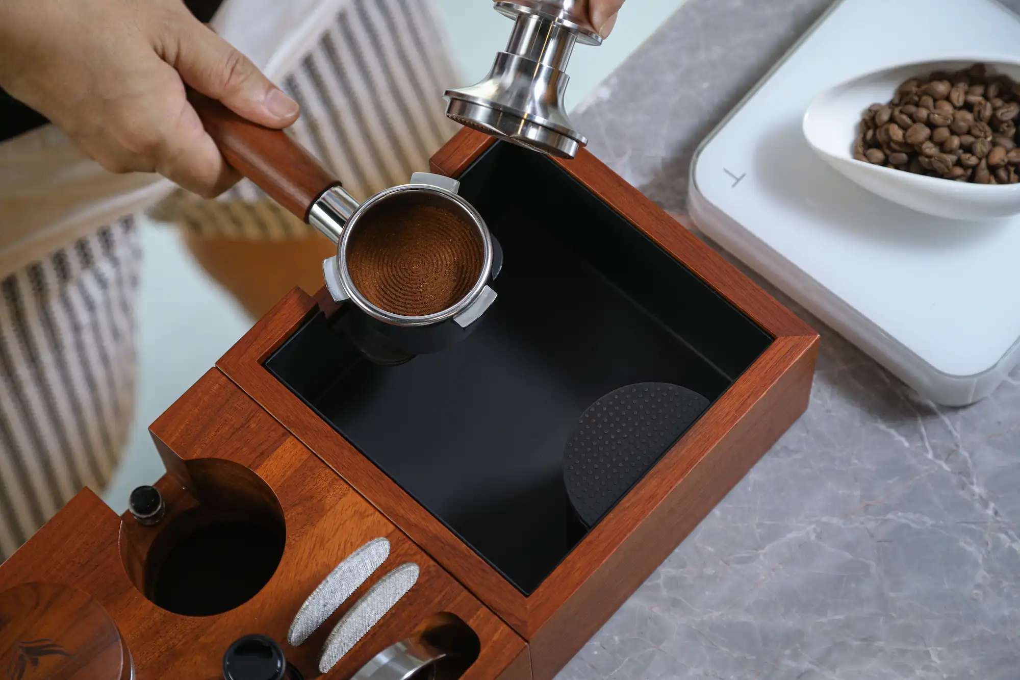 KNODOS Rosewood Espresso Knock Box V3 — Shock-Absorbent Bar, Removable Liner, Non-Slip Base - 4