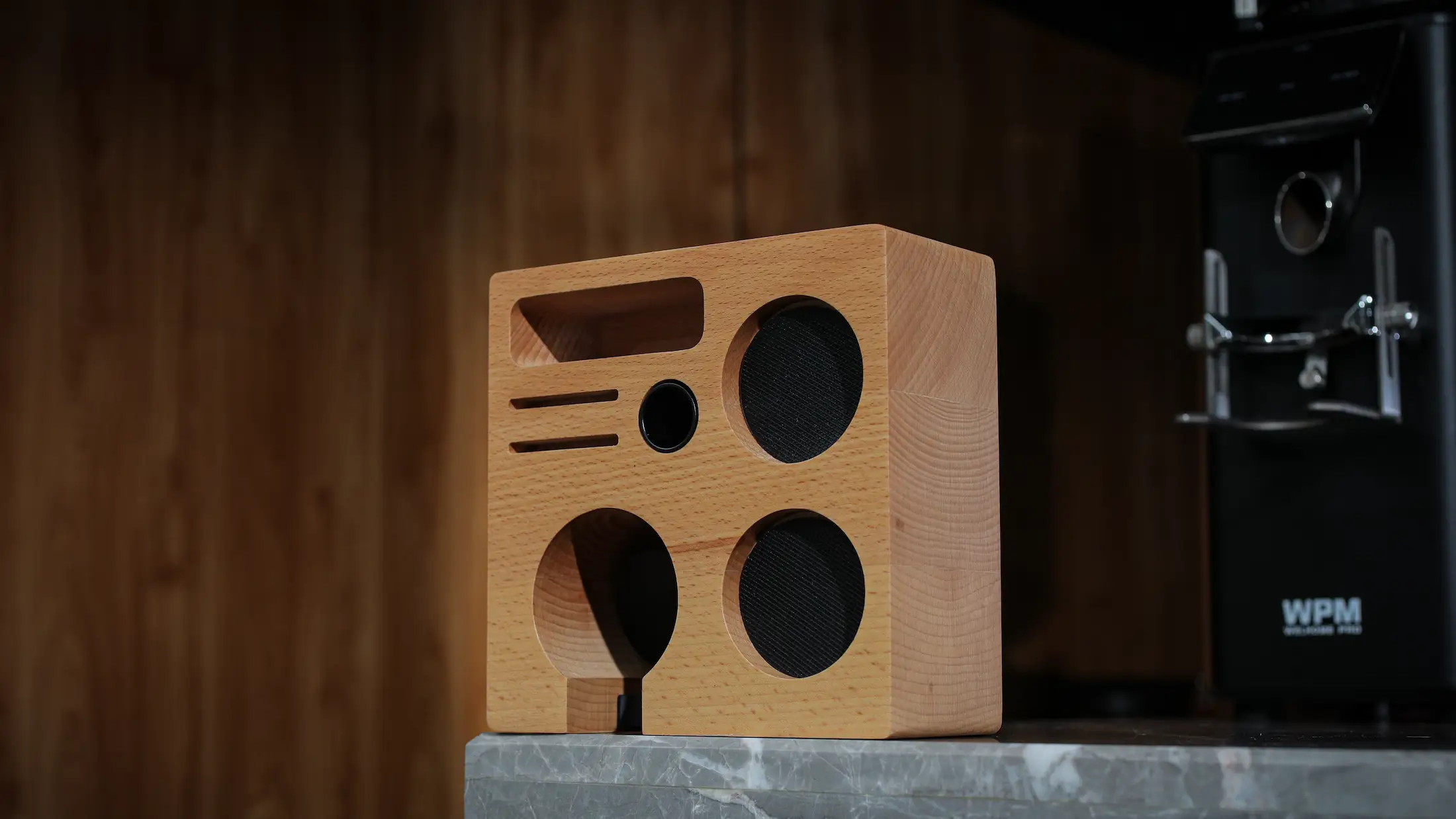 KNODOS 58mm Beech Wood Espresso Tamping Station V3 — 7-Slot Organizer & Portafilter Stand - 2