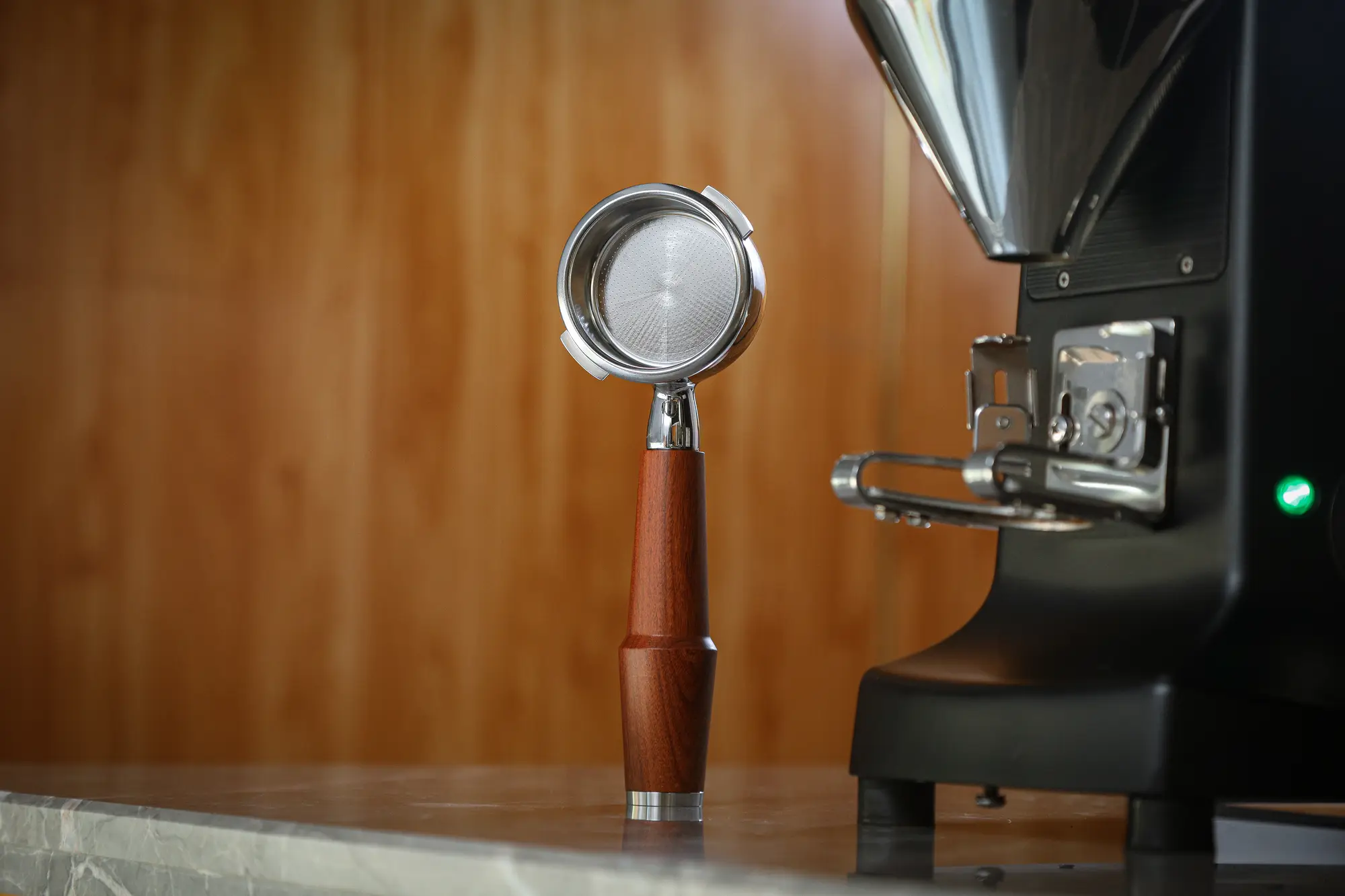 KNODOS 58mm Bottomless Portafilter for Gaggia Classic, Classic Pro, E24 & Evo with Rosewood Handle and 18-21g Basket - 3