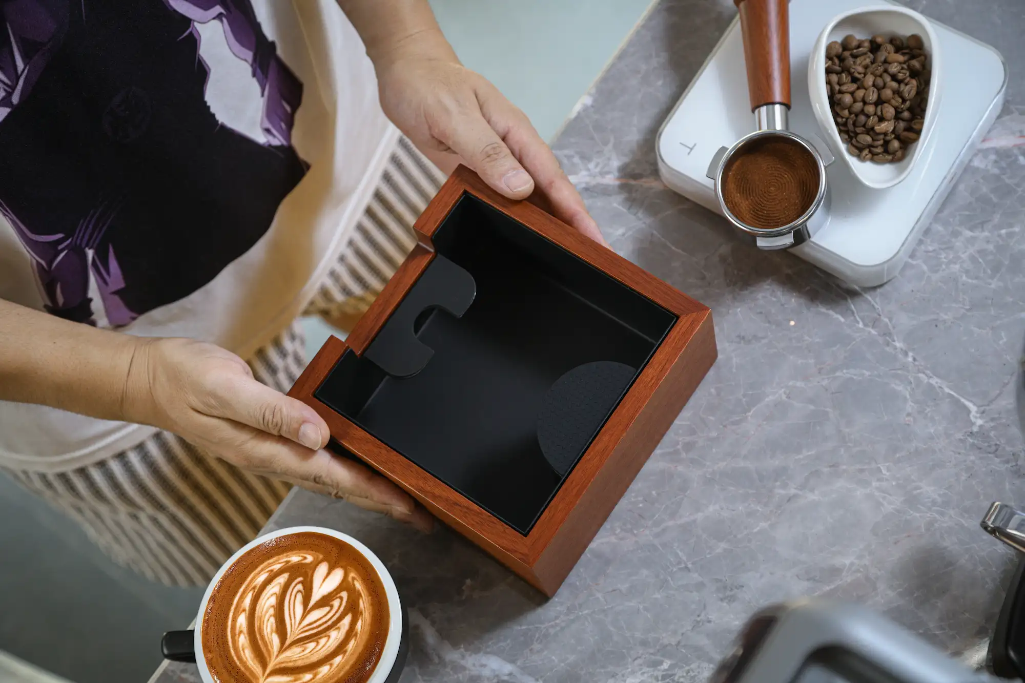 KNODOS Rosewood Espresso Knock Box V3 — Shock-Absorbent Bar, Removable Liner, Non-Slip Base - 2