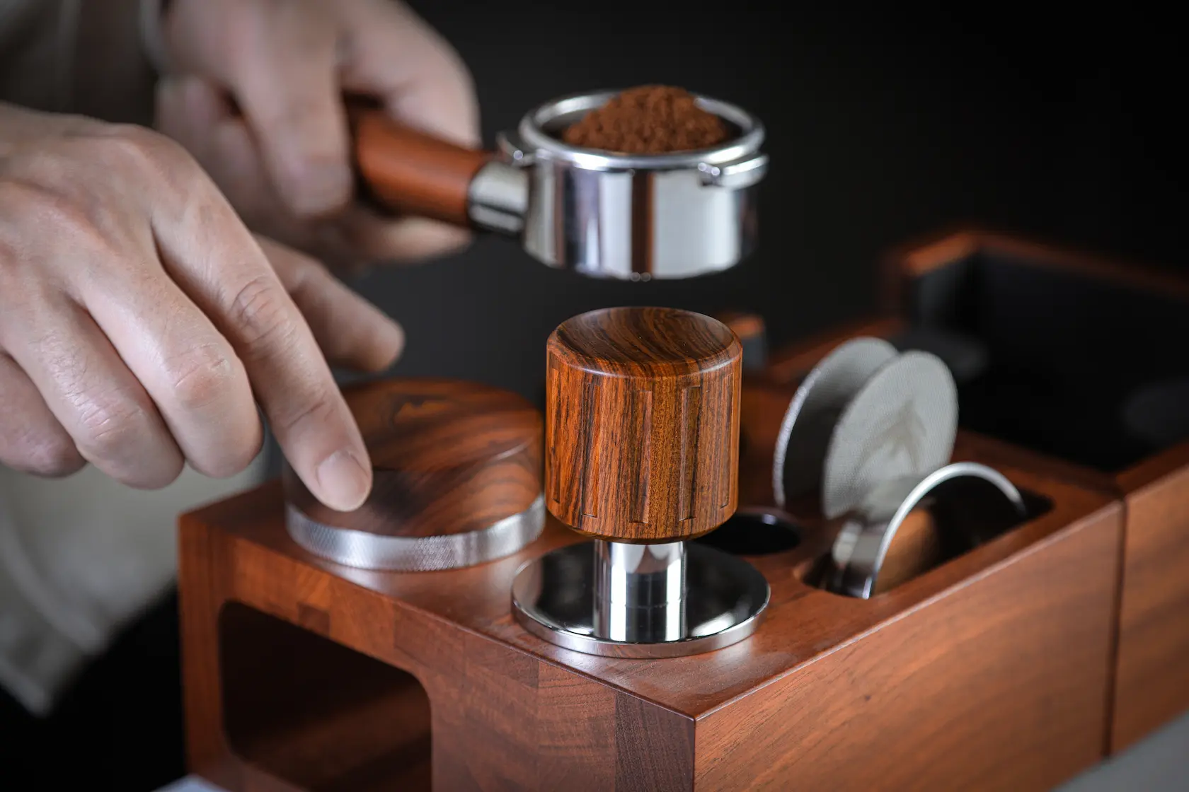 KNODOS Echo Spring-Loaded Espresso Tamper 54mm for Breville & Sage – Calibrated 30lb Click, 53.3mm Self-Leveling Rosewood - 4