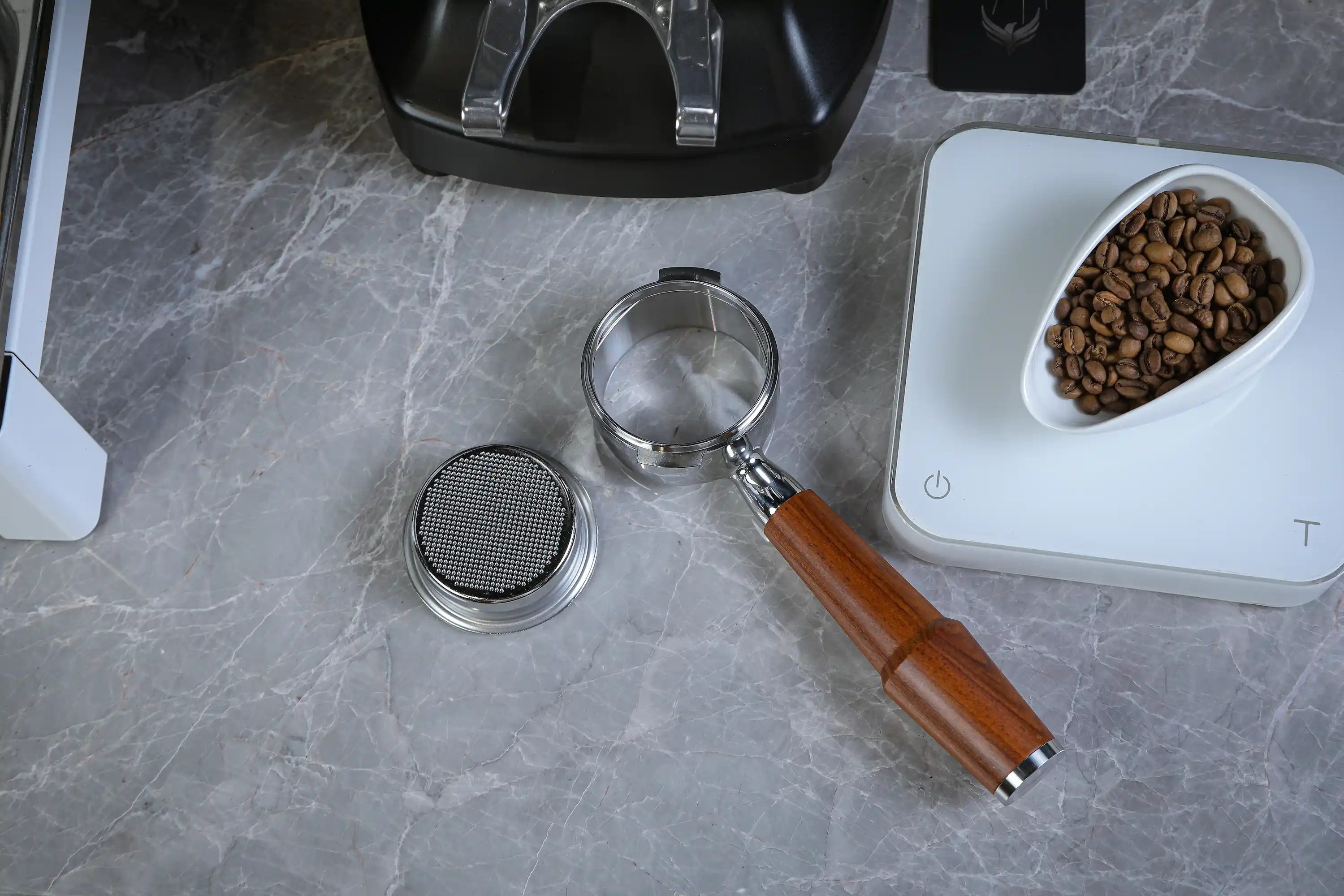 KNODOS 58mm Bottomless Portafilter for Gaggia Classic, Classic Pro, E24 & Evo with Rosewood Handle and 18-21g Basket - 2