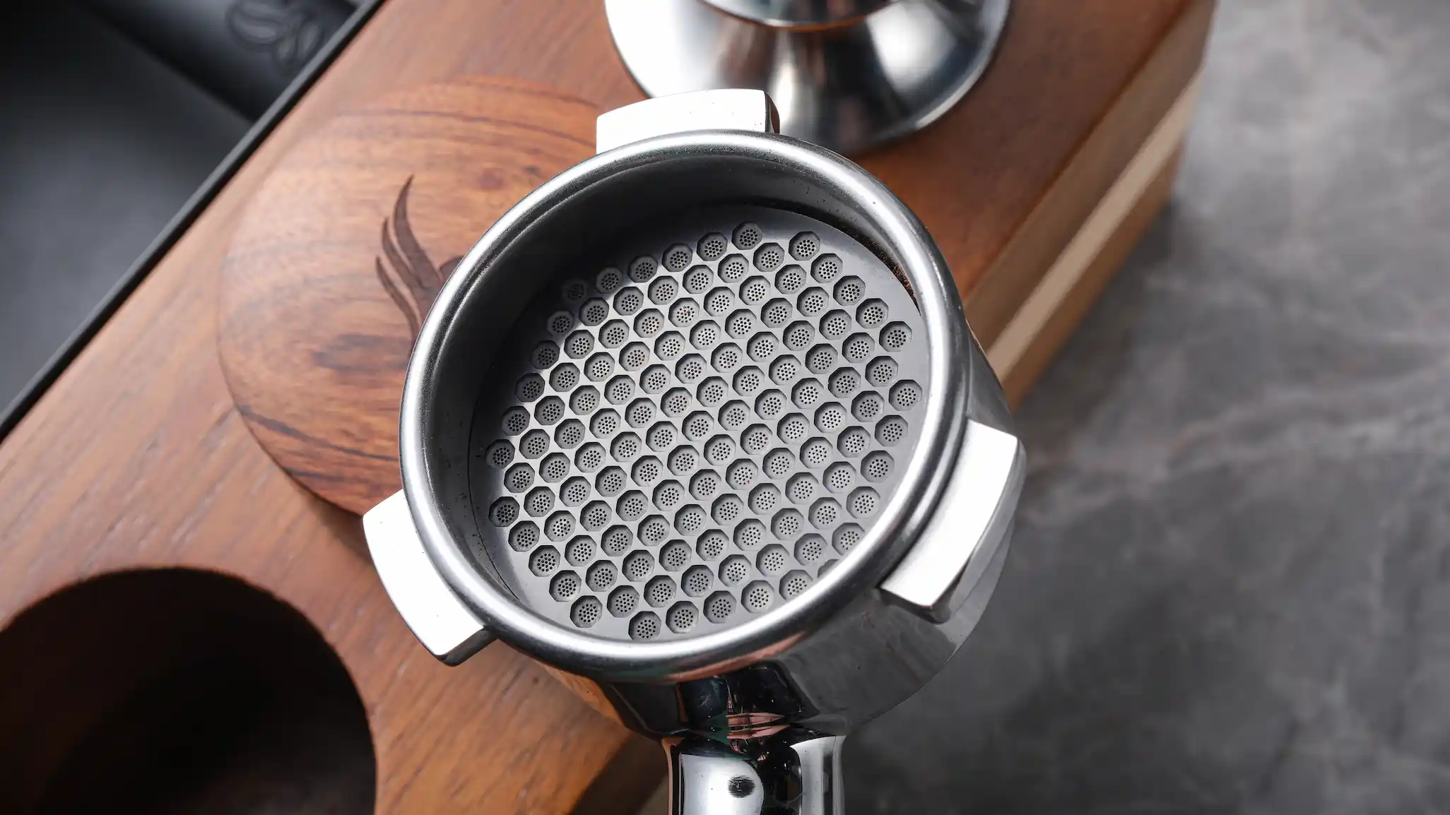 KNODOS 54mm Dosing Funnel and Puck Screen Set with Breville Grinder Trigger — Black - 5