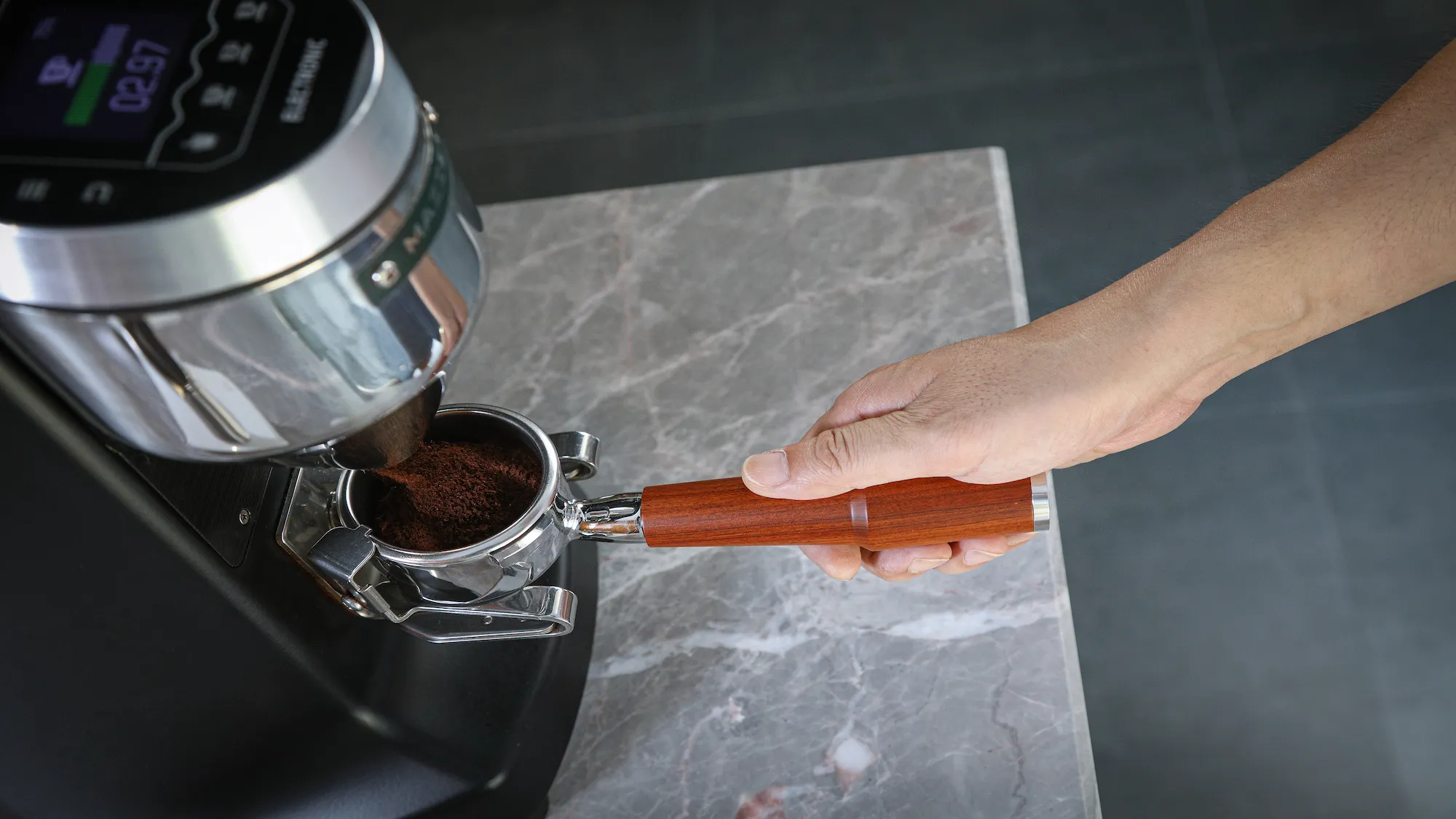 KNODOS 58mm Bottomless Portafilter for Gaggia Classic, Classic Pro, E24 & Evo with Rosewood Handle and 18-21g Basket - 4