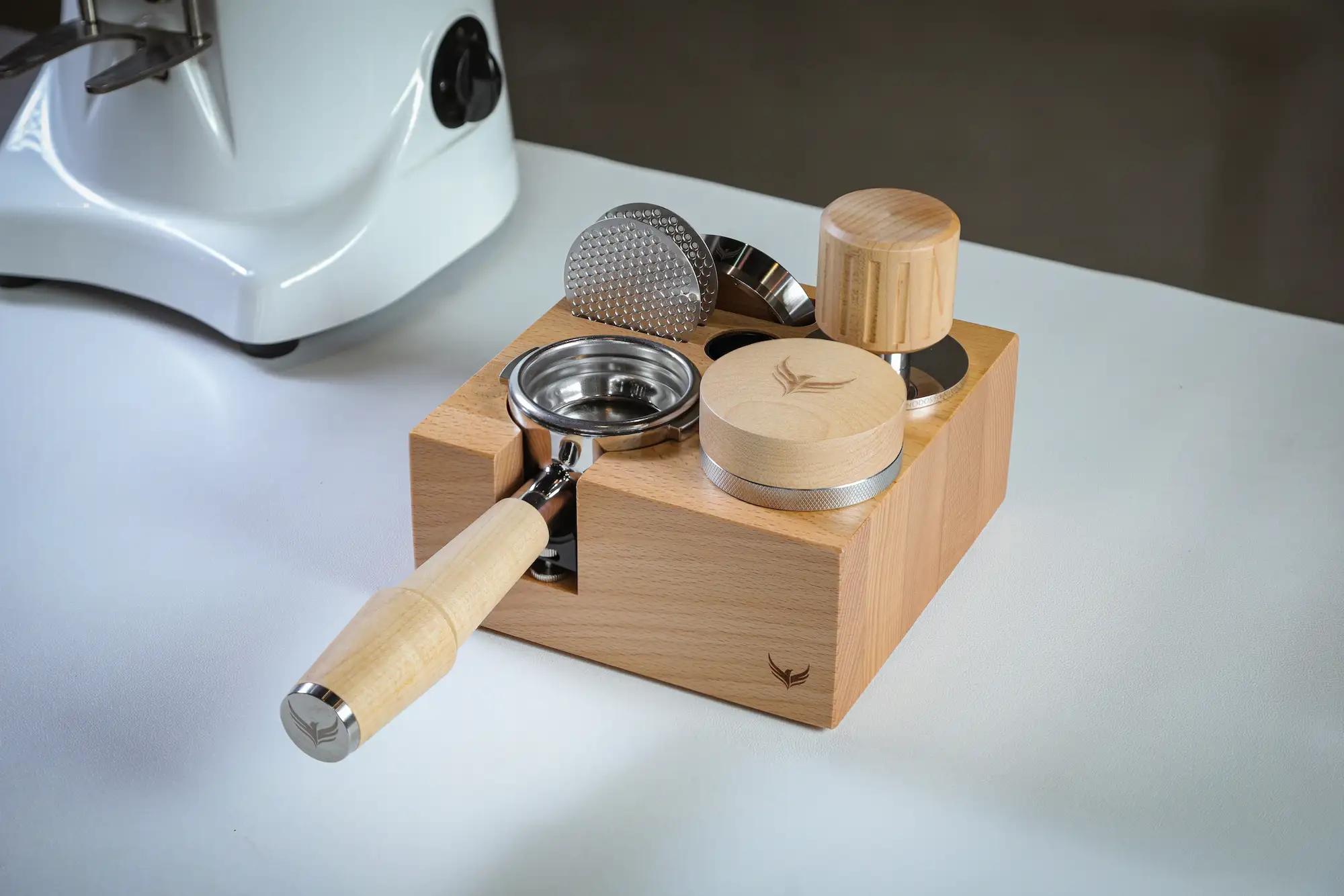 KNODOS 58mm Beech Wood Espresso Tamping Station V3 — 7-Slot Organizer & Portafilter Stand - 3