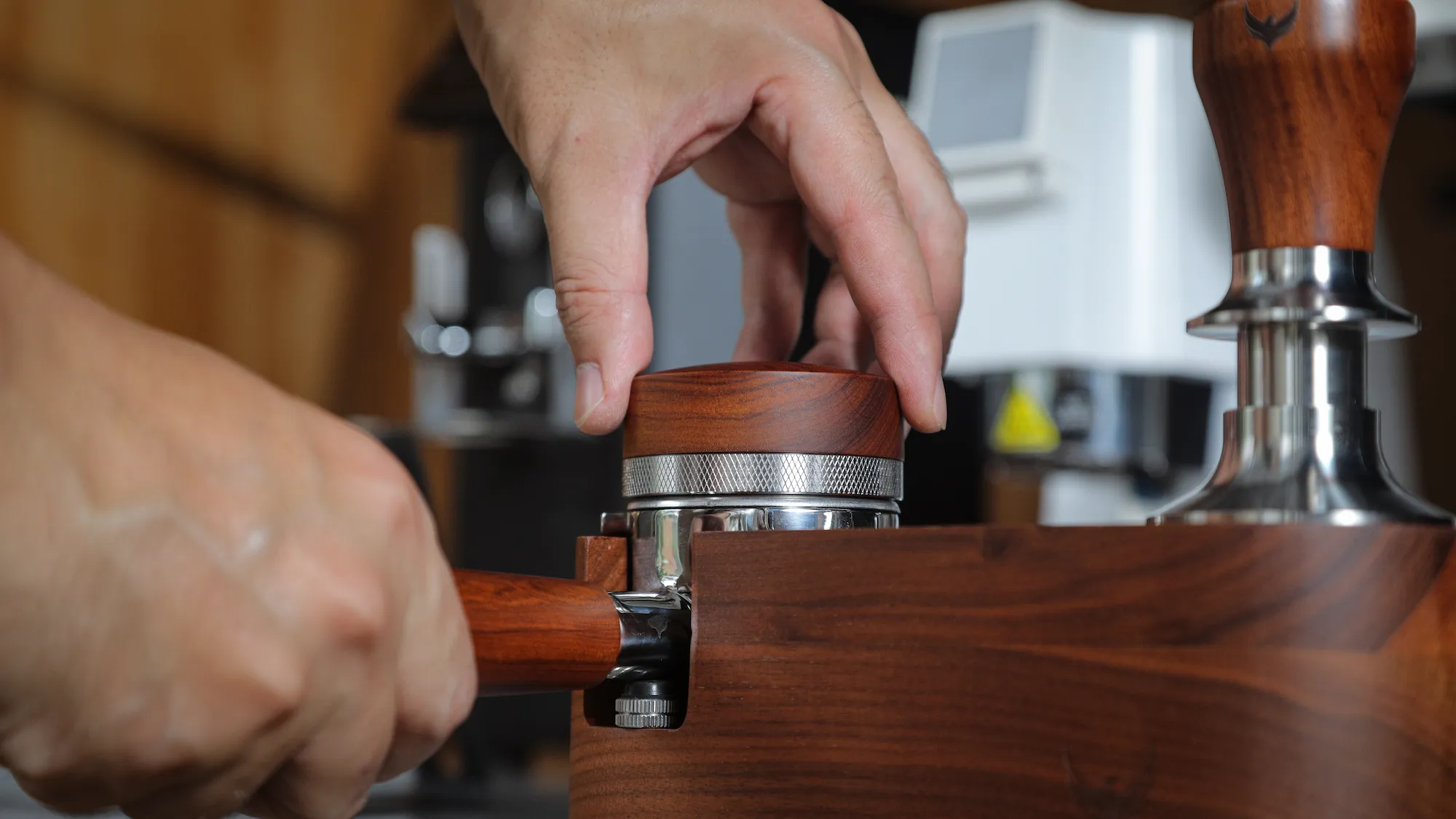 KNODOS 51mm Espresso Distribution Tool with Rosewood Handle, Adjustable Depth Coffee Distributor for Delonghi, Gevi & Smeg - 5